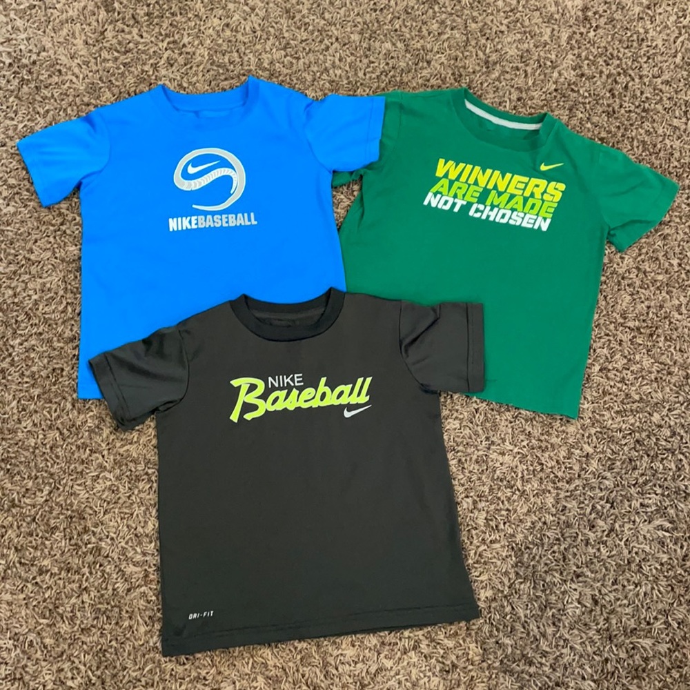 Boys size 6/7 Nike Shirts